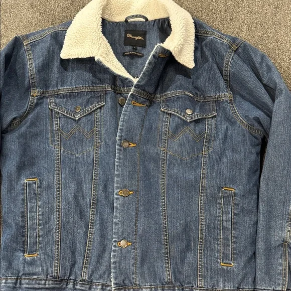 Wrangler Jean jacket men’s size small or women’s l/xl - Picture 2 of 10